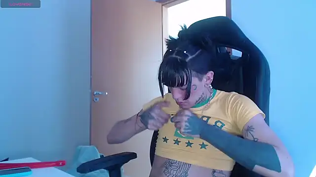 charlotbelucci  online show from 10.02.25