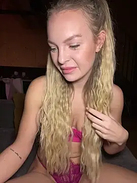 ChiaraVixen online show from 12.10.24