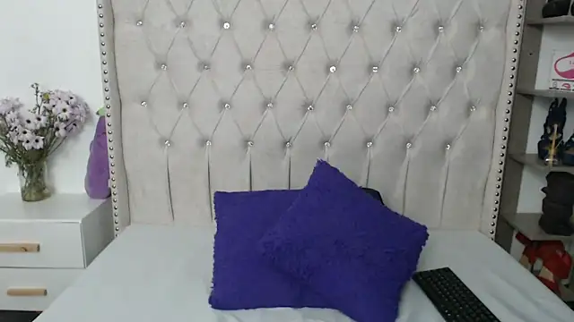 Snapshot of Abril_Squirt chatting on 12.11.24 Abril Squirt online show from 12.11.24