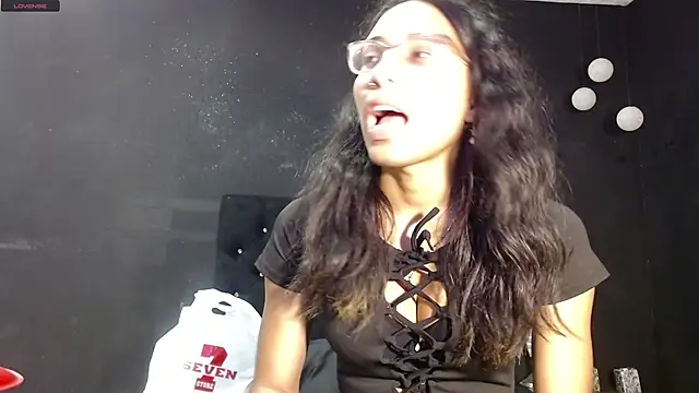 Snapshot of EmilyGomezLS chatting on 02.09.25 EmilyGomezLS online show from 02.09.25