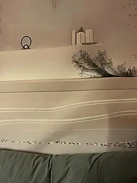 Eliza-E online show from 01.12.26