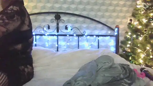 Snapshot of _Leslyy_Solo_1 chatting on 12.30.24  Leslyy Solo 1 online show from 12.30.24