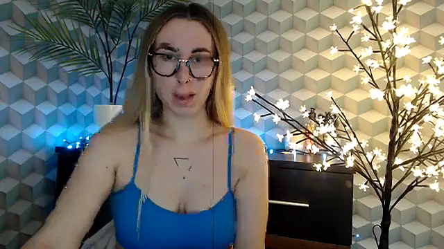 Snapshot of _Leslyy_Solo_1 chatting on 10.18.25  Leslyy Solo 1 online show from 10.18.25