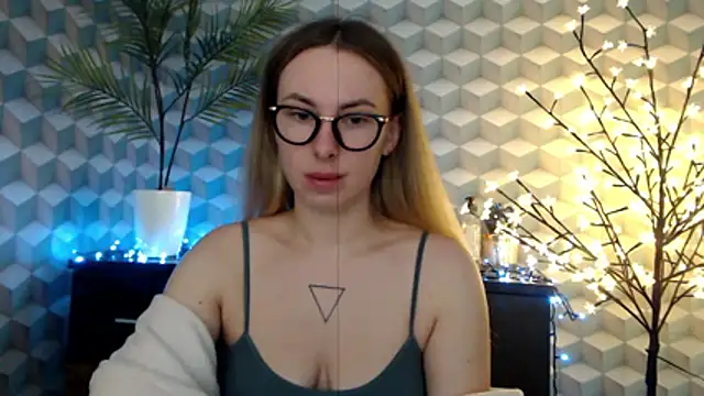 Snapshot of _Leslyy_Solo_1 chatting on 10.23.25  Leslyy Solo 1 online show from 10.23.25