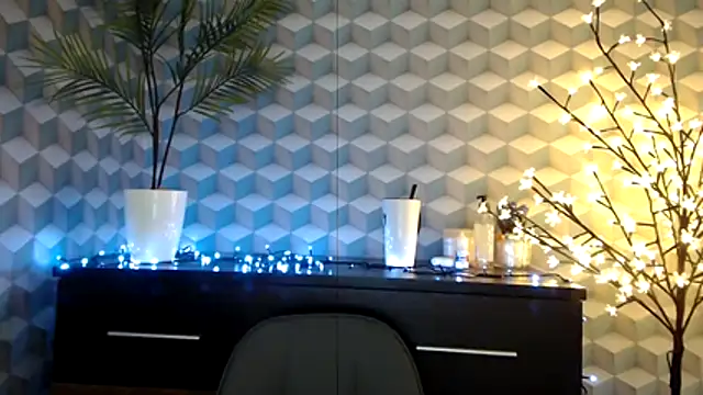 Snapshot of _Leslyy_Solo_1 chatting on 10.24.25  Leslyy Solo 1 online show from 10.24.25