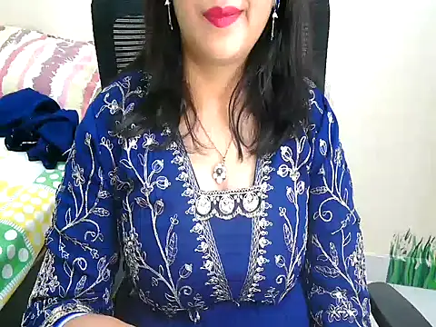 Snapshot of Inviting_Aanya chatting on 10.25.25 Inviting Aanya online show from 10.25.25