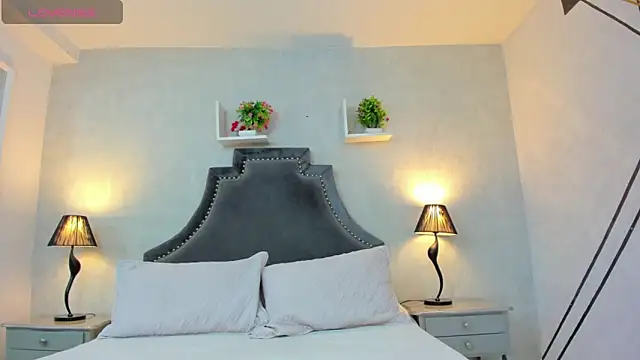 AnntoniaWood online show from 12.14.24