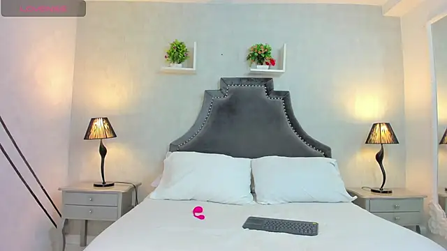 AnntoniaWood online show from 12.21.24