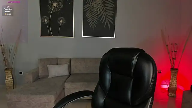 HannaConnor  online show from 11.27.25