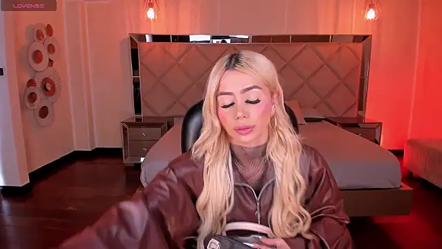 HannaConnor  online show from 04.13.26