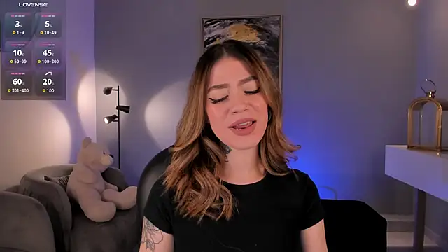 ViolettHansson online show from 01.28.25