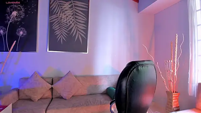 ViolettHansson online show from 12.15.25