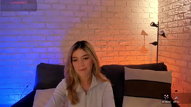 Snapshot of ViolettHansson chatting on 06.16.26 ViolettHansson online show from 06.16.26