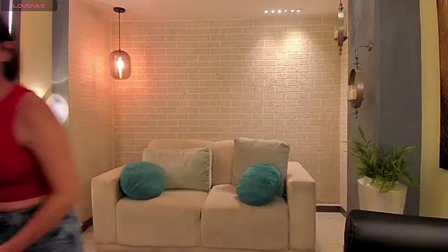 Snapshot of AliceHarper_ chatting on 10.11.25 AliceHarper online show from 10.11.25