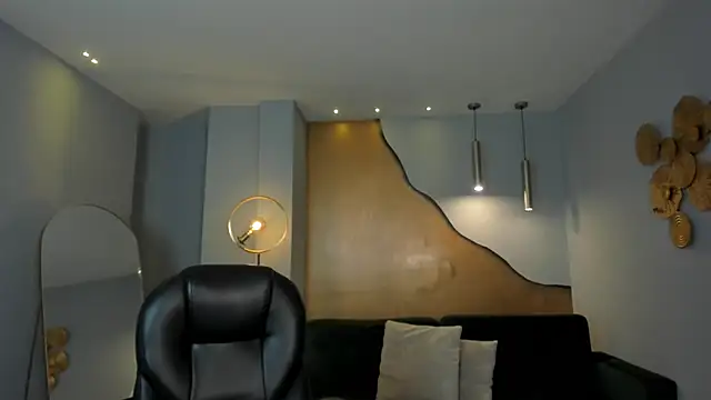 Snapshot of AliceHarper_ chatting on 10.14.25 AliceHarper online show from 10.14.25