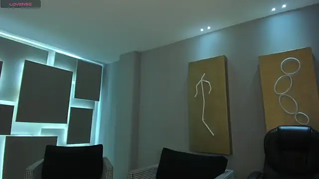 Snapshot of AliceHarper_ chatting on 11.28.25 AliceHarper online show from 11.28.25