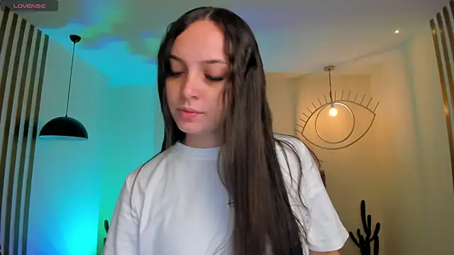 Snapshot of AliceHarper_ chatting on 12.17.25 AliceHarper online show from 12.17.25