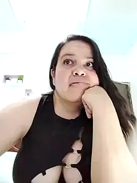 Snapshot of lunanataly chatting on 12.27.24 lunanataly online show from 12.27.24