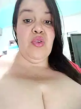 Snapshot of lunanataly chatting on 12.31.24 lunanataly online show from 12.31.24