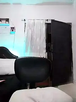 Snapshot of lunanataly chatting on 01.04.25 lunanataly online show from 01.04.25