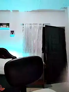 Snapshot of lunanataly chatting on 01.22.25 lunanataly online show from 01.22.25