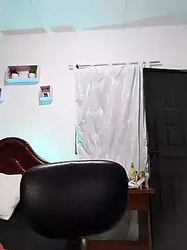 Snapshot of lunanataly chatting on 09.20.25 lunanataly online show from 09.20.25