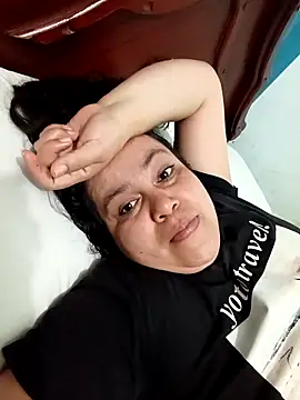 Snapshot of lunanataly chatting on 11.12.25 lunanataly online show from 11.12.25