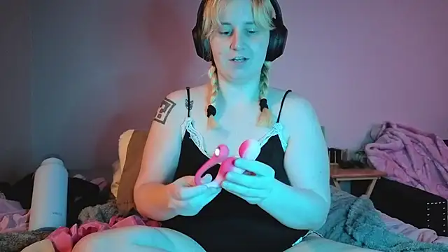 Glitch Witch online show from 07.25.26