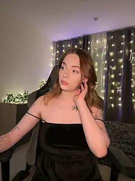 Snapshot of _MayShy_ chatting on 12.19.24 MayShy online show from 12.19.24