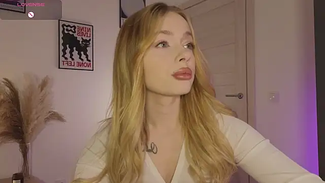 Snapshot of _MayShy_ chatting on 03.19.25 MayShy online show from 03.19.25