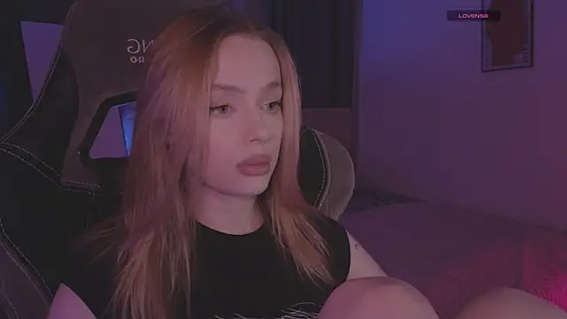 Snapshot of _MayShy_ chatting on 09.16.25 MayShy online show from 09.16.25