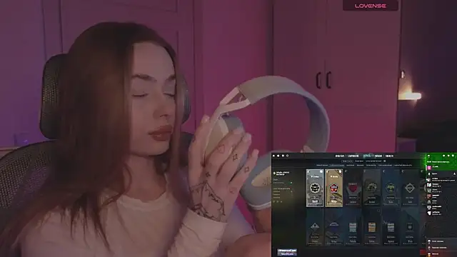  MayShy  online show from 10.20.25