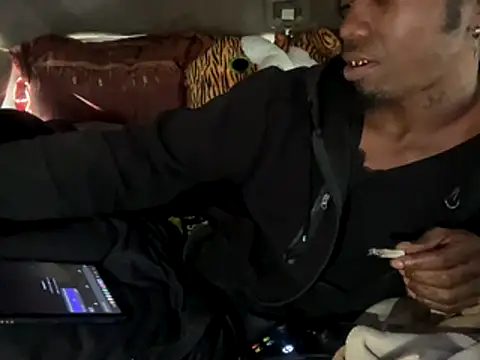 SlimeCrownzOut5 online show from 12.14.25