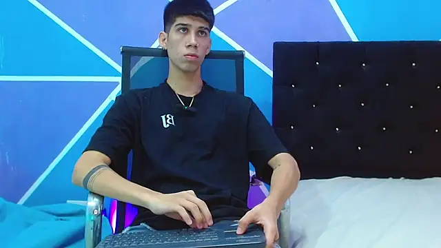 Snapshot of jhony-sex chatting on 02.10.25 jhony-sex online show from 02.10.25