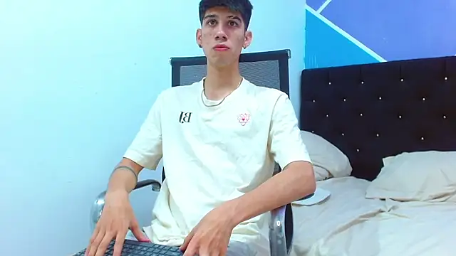 Snapshot of jhony-sex chatting on 03.21.25 jhony-sex online show from 03.21.25