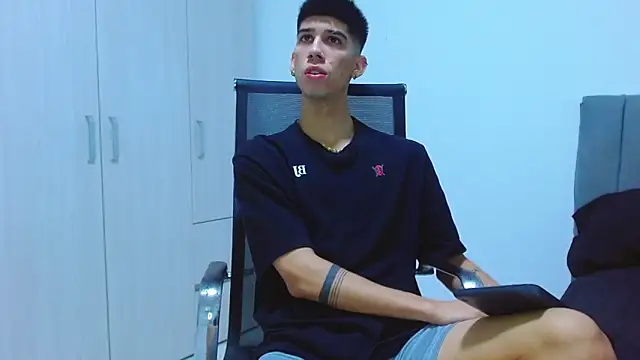 Snapshot of jhony-sex chatting on 09.20.25 jhony-sex online show from 09.20.25