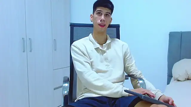 Snapshot of jhony-sex chatting on 10.04.25 jhony-sex online show from 10.04.25