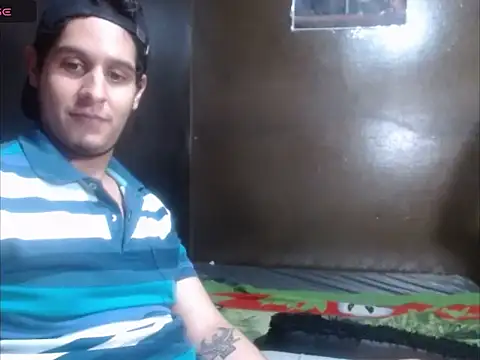 Snapshot of blackwolf_whitebee chatting on 10.24.25 blackwolf whitebee online show from 10.24.25