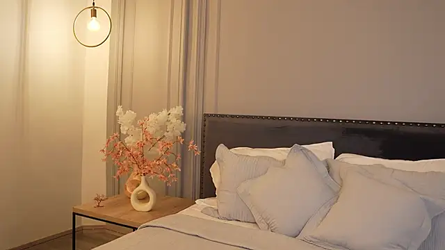 IrisBaker online show from 04.10.26