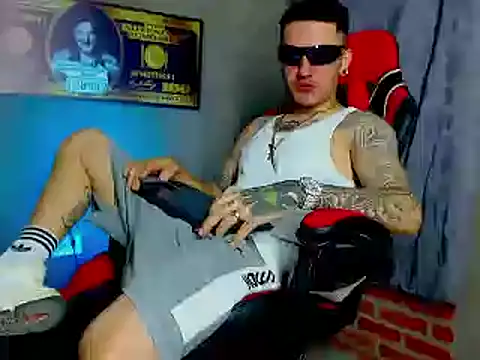 Snapshot of smoker445 chatting on 02.13.25 smoker445 online show from 02.13.25
