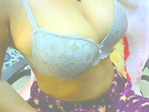 Snapshot of ishmita99 chatting on 01.13.25 ishmita99 online show from 01.13.25