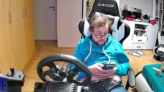 larsgessner30 online show from 10.26.25