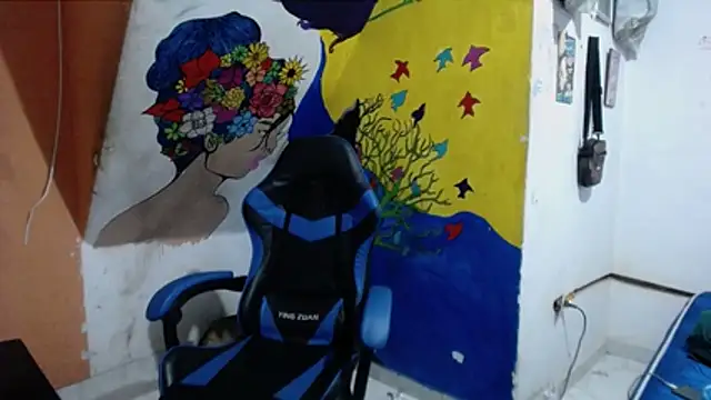 Snapshot of yohatinelly07 chatting on 10.17.25 yohatinelly07 online show from 10.17.25