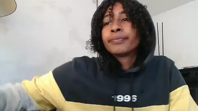 Snapshot of yohatinelly07 chatting on 11.16.25 yohatinelly07 online show from 11.16.25