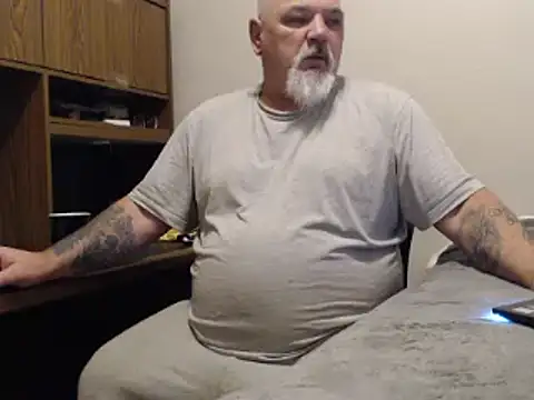 Newfiesausage1972 online show from 12.14.24