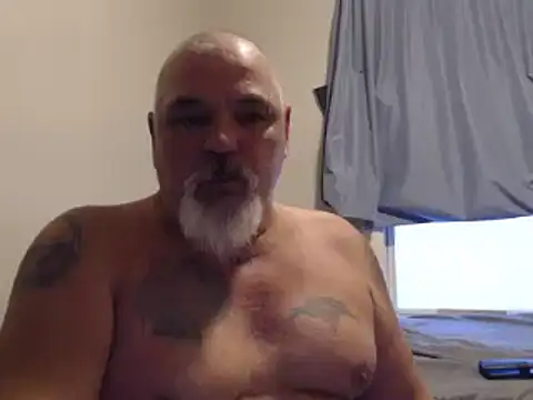 Newfiesausage1972 online show from 12.20.24