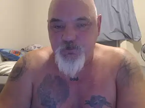 Newfiesausage1972 online show from 12.27.24