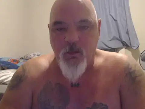 Newfiesausage1972 online show from 12.28.24