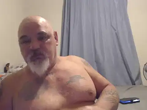 Newfiesausage1972 online show from 12.29.24
