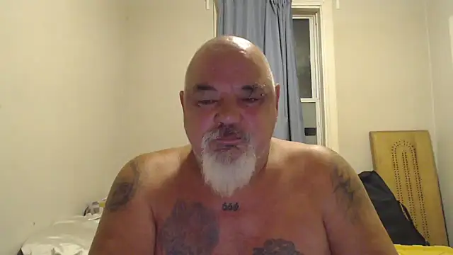 Snapshot of Newfiesausage1972 chatting on 09.17.25 Newfiesausage1972 online show from 09.17.25